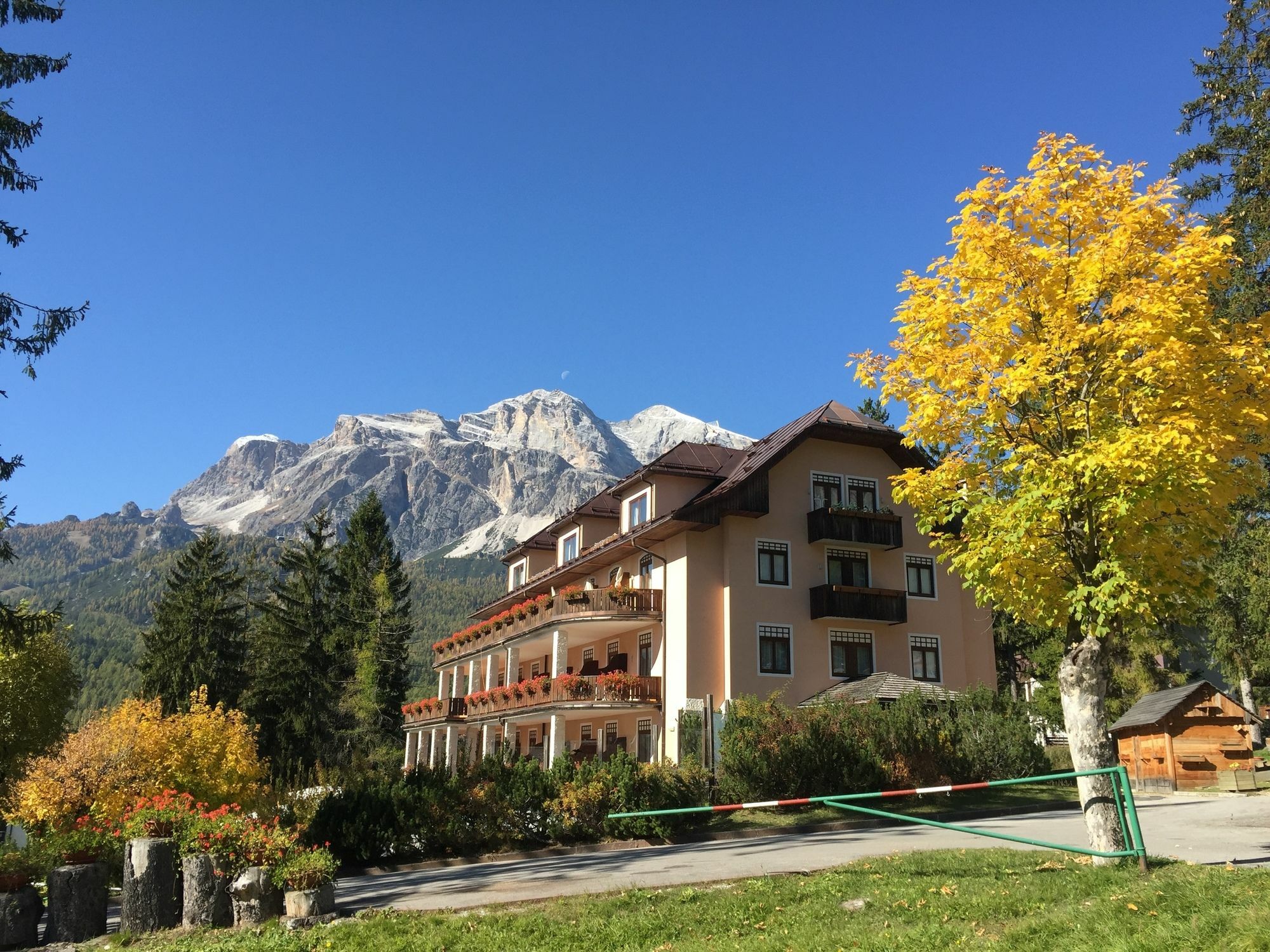 Boutique Hotel Villa Blu Cortina dʼAmpezzo Eksteriør bilde